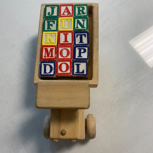Verne's Woodcraft Toys - Wooden truck with 15 alphabet/picture blocks - Picture 2 of 3